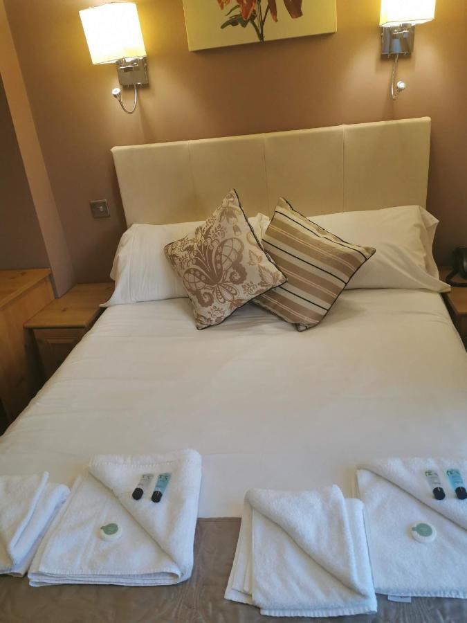 تودموردن The Queens Hotel المظهر الخارجي الصورة
