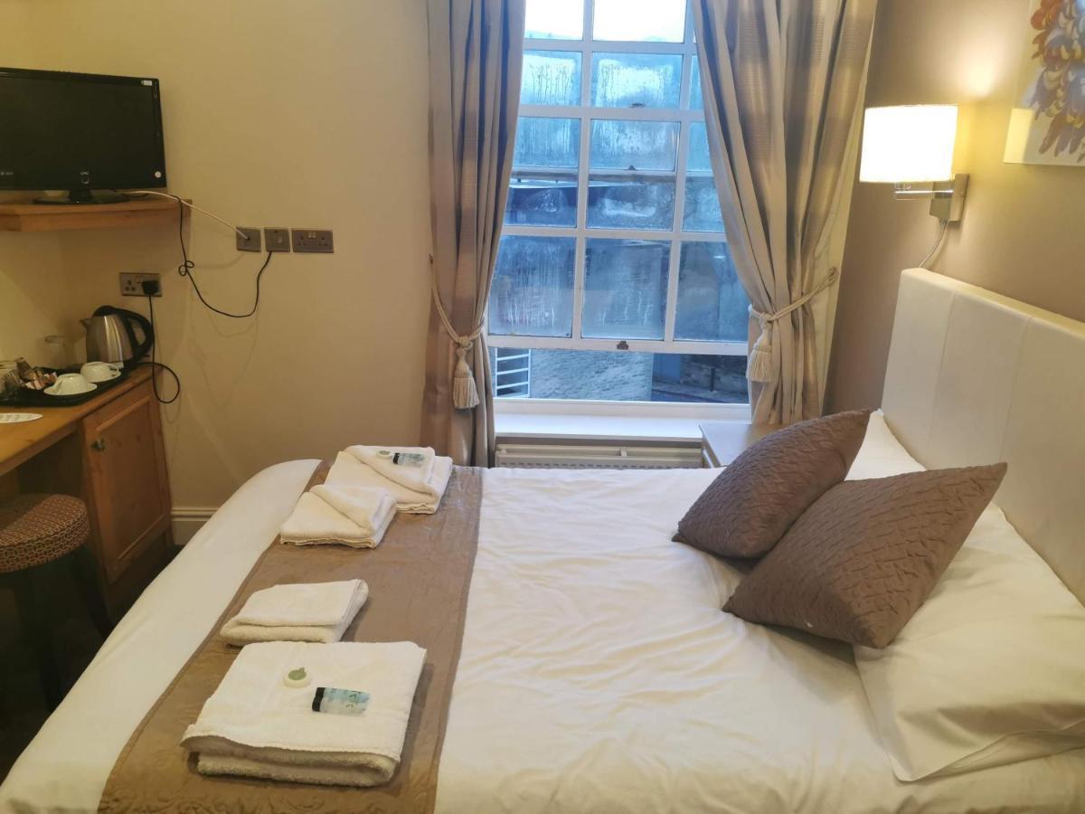 تودموردن The Queens Hotel المظهر الخارجي الصورة